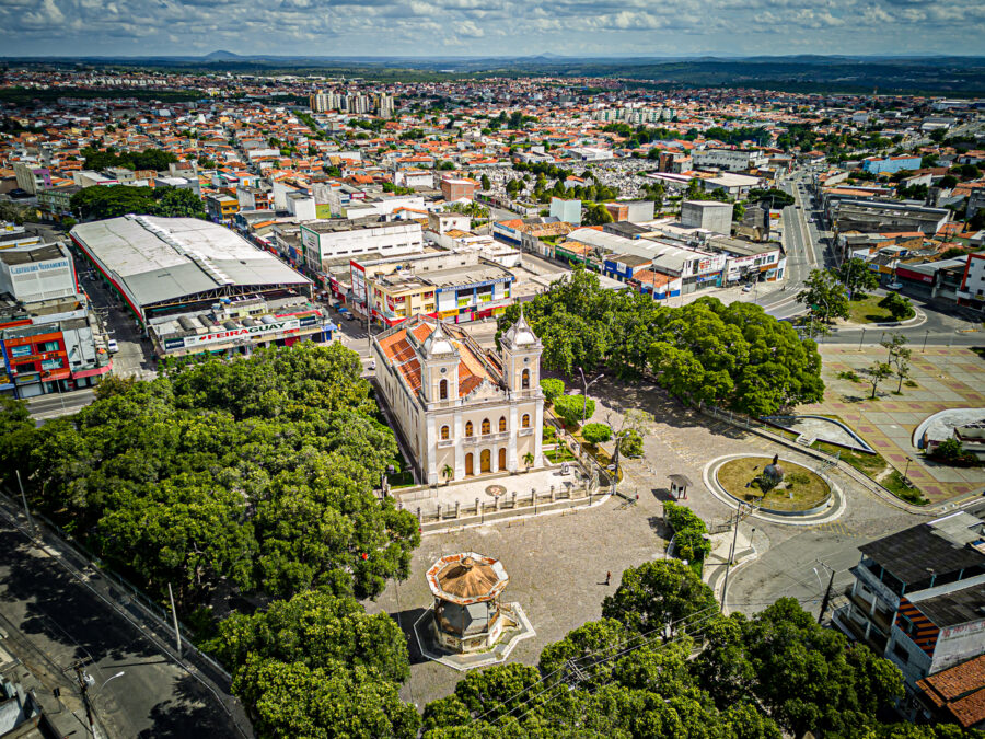 Vue des quartiers de Feria de Santana au Brésil