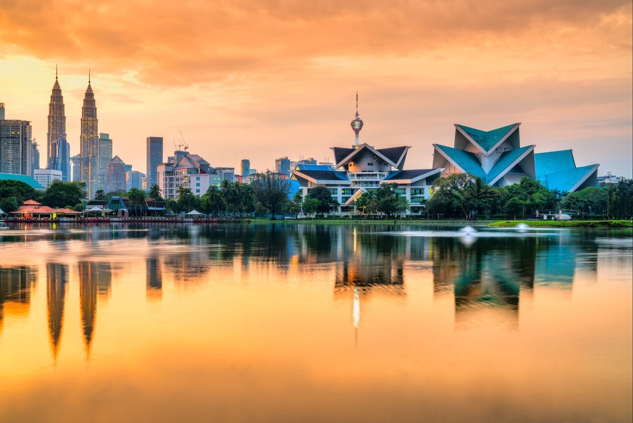 KUALA-LUMPUR-PANORAPIQUE-SOIR.jpg