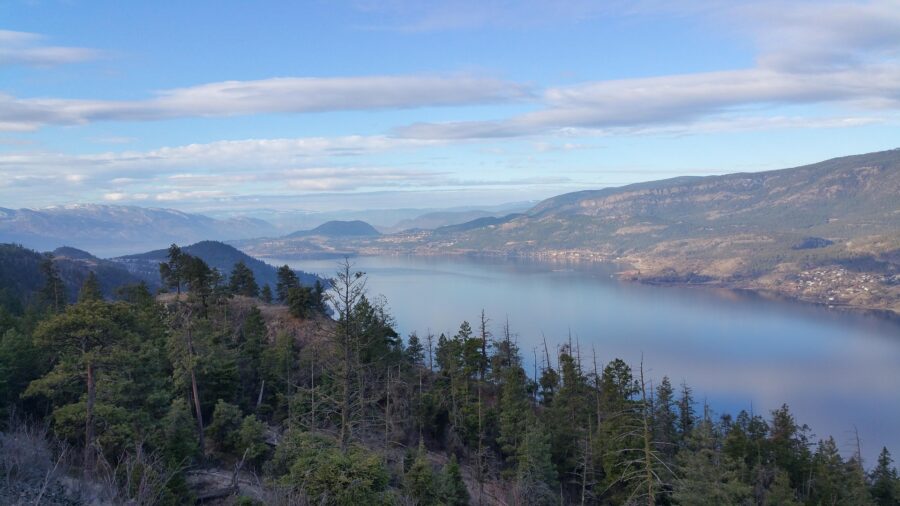 Lac Okanagan face à Kelowna