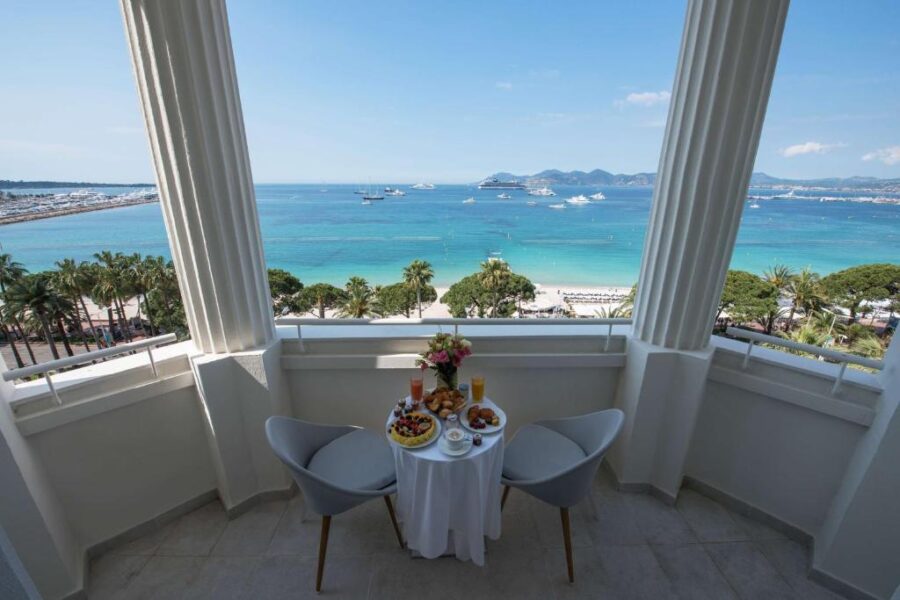 Vue de l'hôtel recommandé à Cannes pour ce circuit à pied