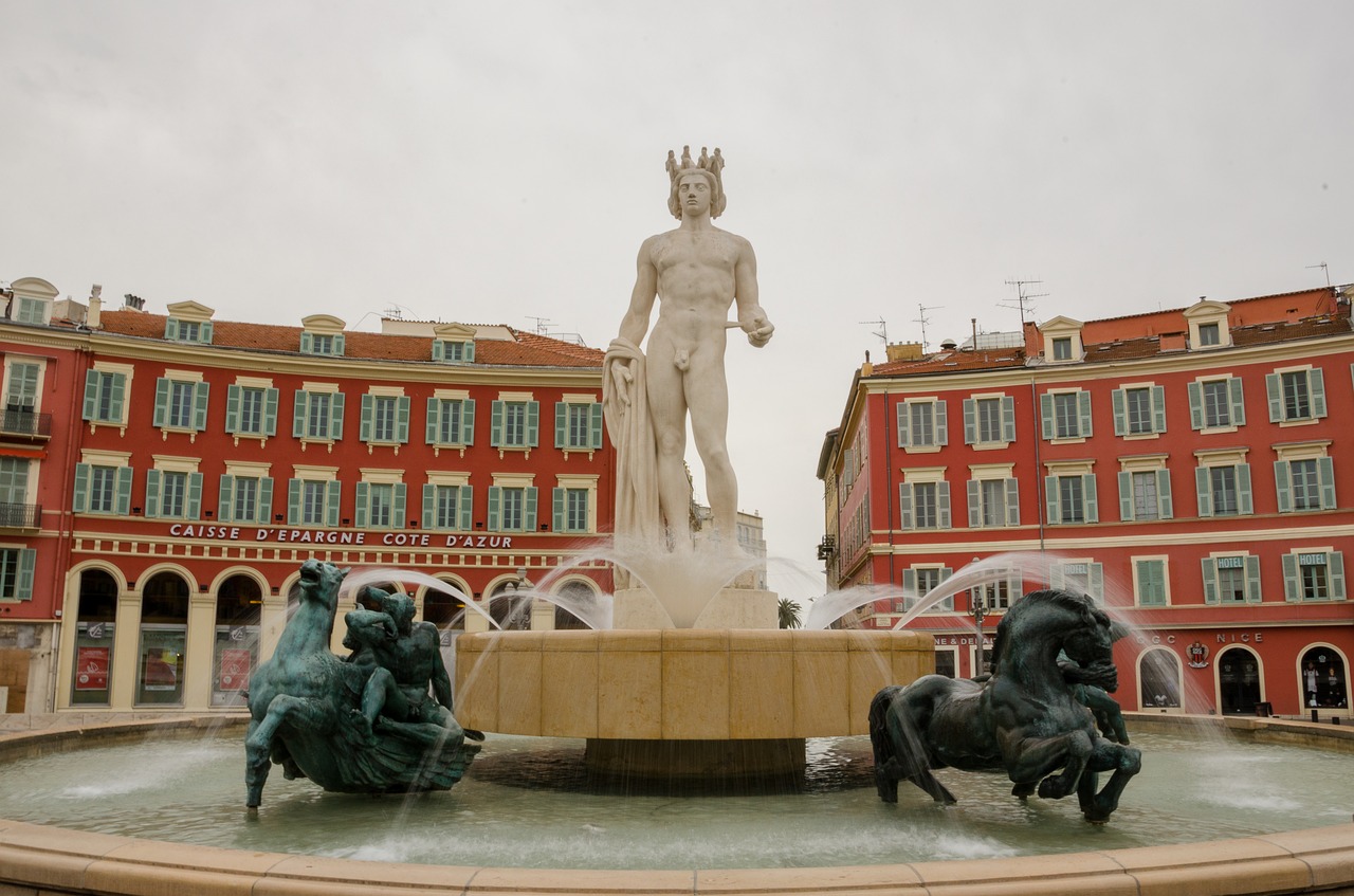 Neighborhoods of Nice to avoid - The most dangerous and best places to stay