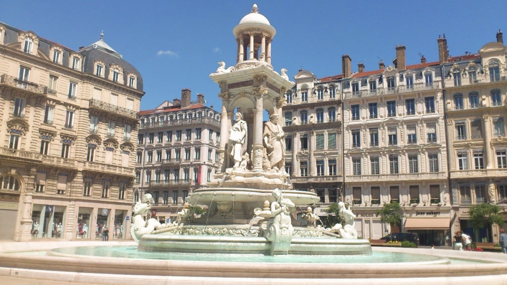 Uma das praças mais bonitas de Lyon, a Place des Jacobins